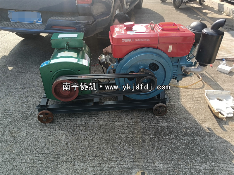 2024年10月21日，客戶到店自提20KW單缸柴油發(fā)電機(jī)組
