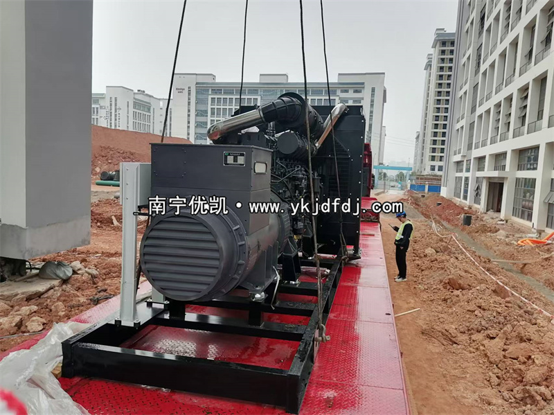 2024年11月6日，南寧項(xiàng)目1120KW上柴發(fā)電機(jī)組到貨安裝調(diào)試