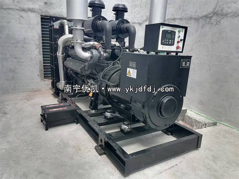 2025年7月6日，欽州項目600KW上柴發(fā)電機組安裝調(diào)試完成并通過驗收
