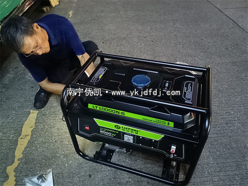 2025年9月1日，綠田8kw汽油發(fā)電機組試機發(fā)貨