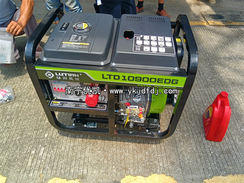 2025年9月8日，客戶到店采購8kw柴油發(fā)電機組并試機