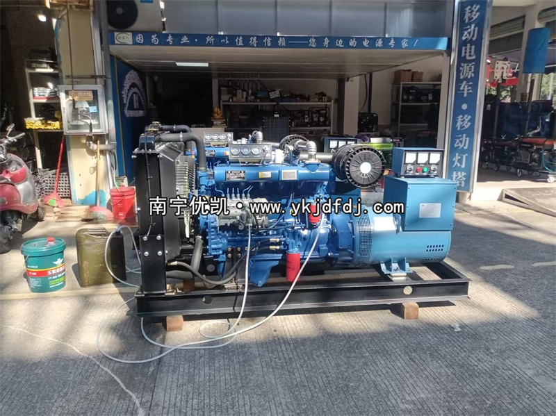 2025年11月18日，客戶到店自提兩臺(tái)80kw柴油發(fā)電機(jī)組并試機(jī)