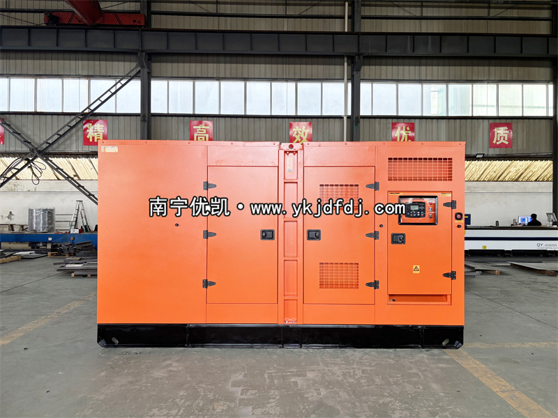 2025年12月10日，400kw玉柴低噪音柴油發(fā)電機(jī)組裝車出口國外